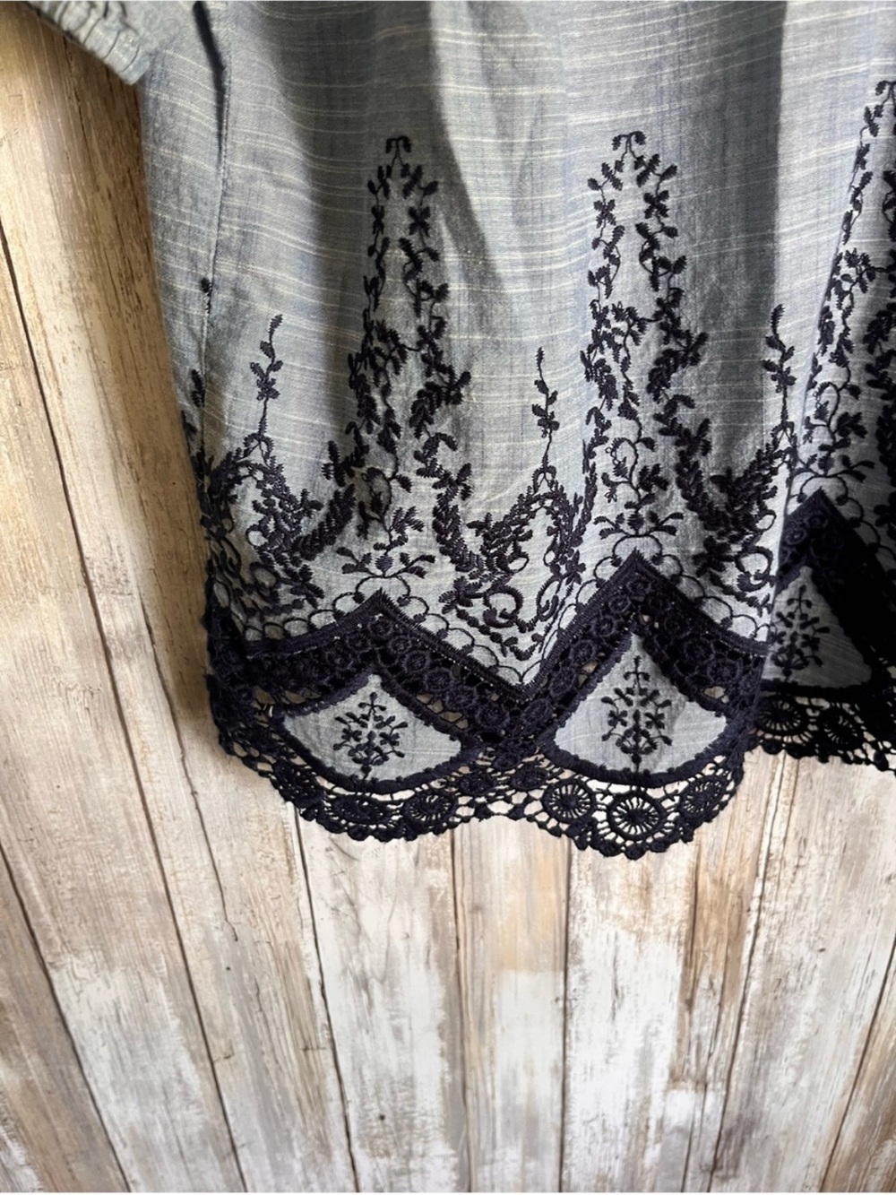 Talbots Blue Cotton Embroidered Lace Hem Ruffle Neck Blouse Medium - Picture 4 of 5
